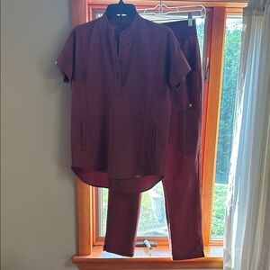 Women’s figs dark cherry Henley short sleeve xxs high waist yola xs